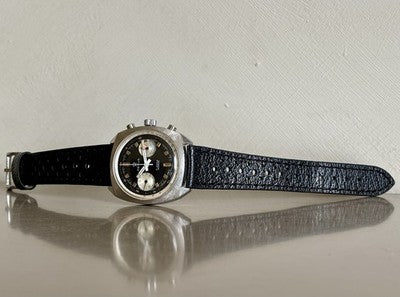Revue-Chronograph mit Panda-Zifferblatt, Valjoux 23