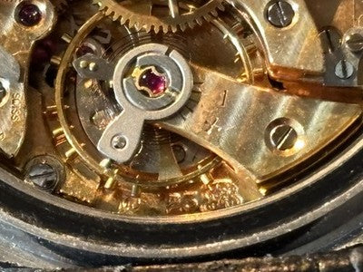 Revue-Chronograph mit Panda-Zifferblatt, Valjoux 23