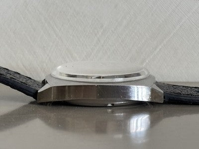Revue-Chronograph mit Panda-Zifferblatt, Valjoux 23