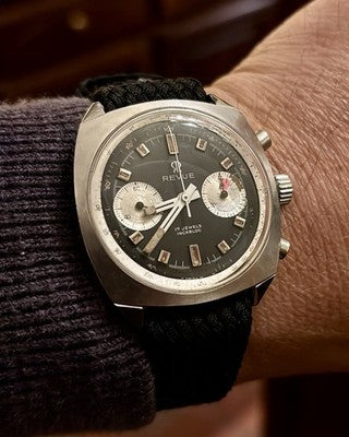 Revue-Chronograph mit Panda-Zifferblatt, Valjoux 23