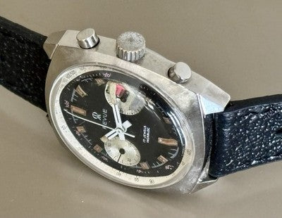 Revue-Chronograph mit Panda-Zifferblatt, Valjoux 23